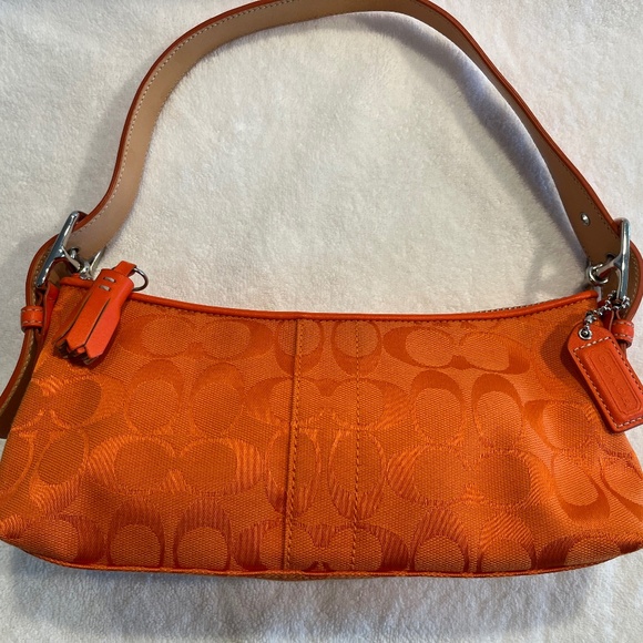 Coach Swinger Bag - Picture 4 of 4